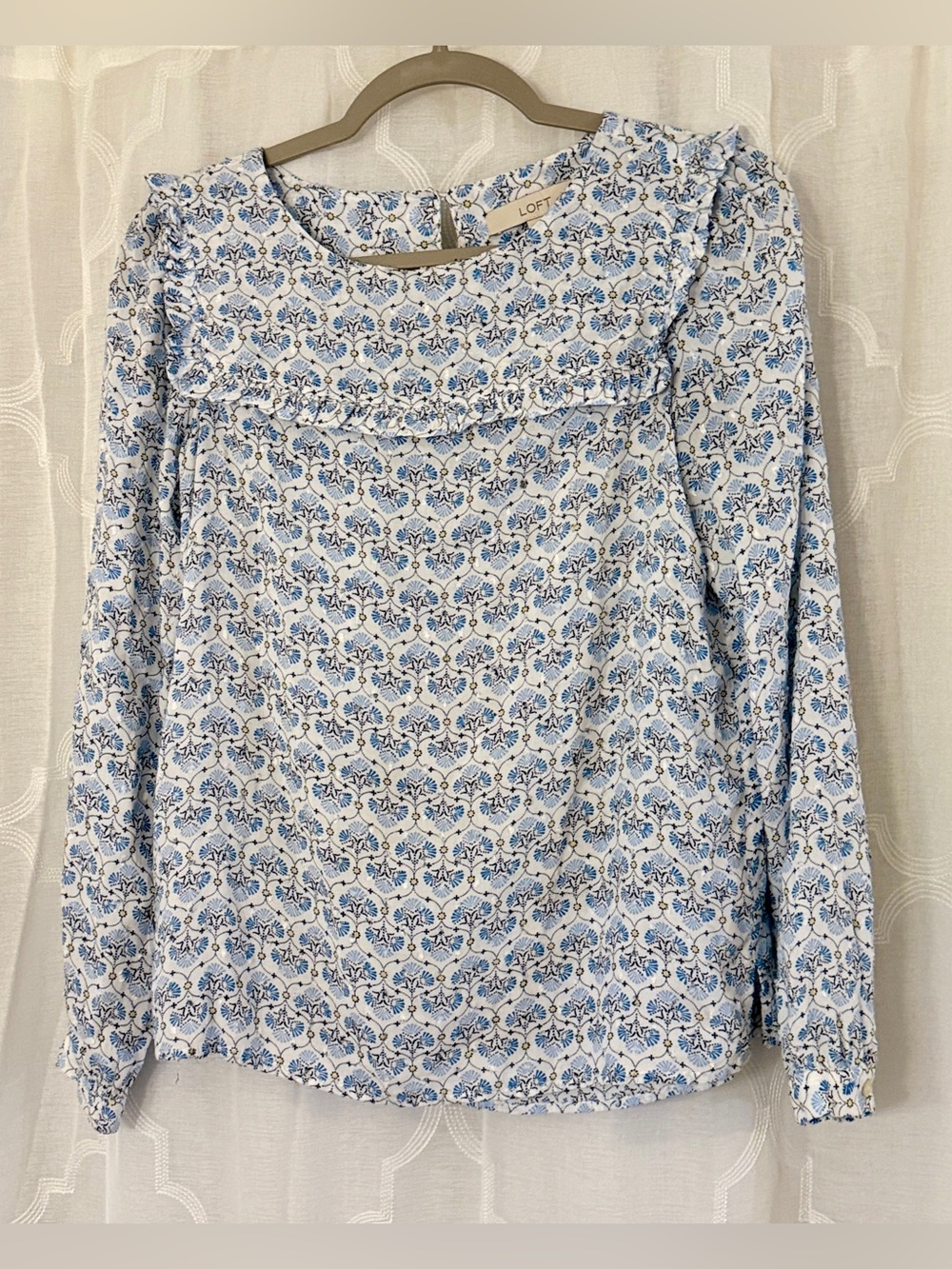 LOFT XS Blue White Mixed Floral Print Long Sleeve Button Detail Blouse
